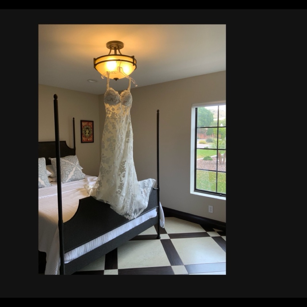 Brand New Wedding Dress. Never been wore. Purchased at high end Scottsdale, AZ